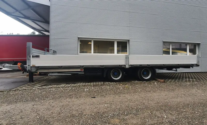 Offener Anhaenger gross