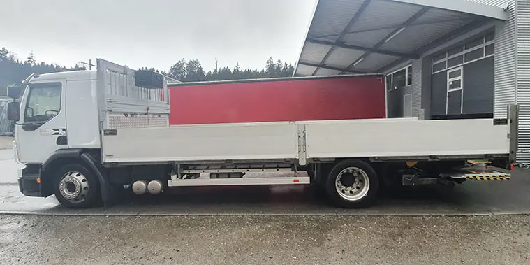 Volvo Lastwagen offen